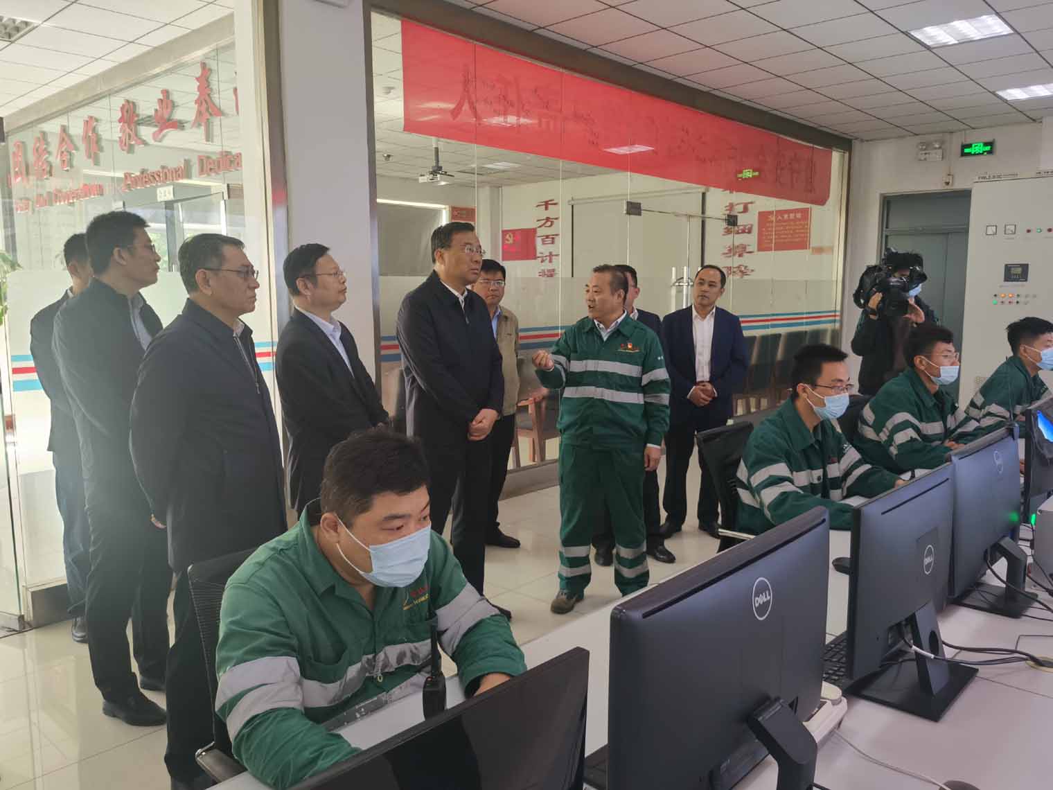 邵士官到华沃水泥公司调研指导.jpg