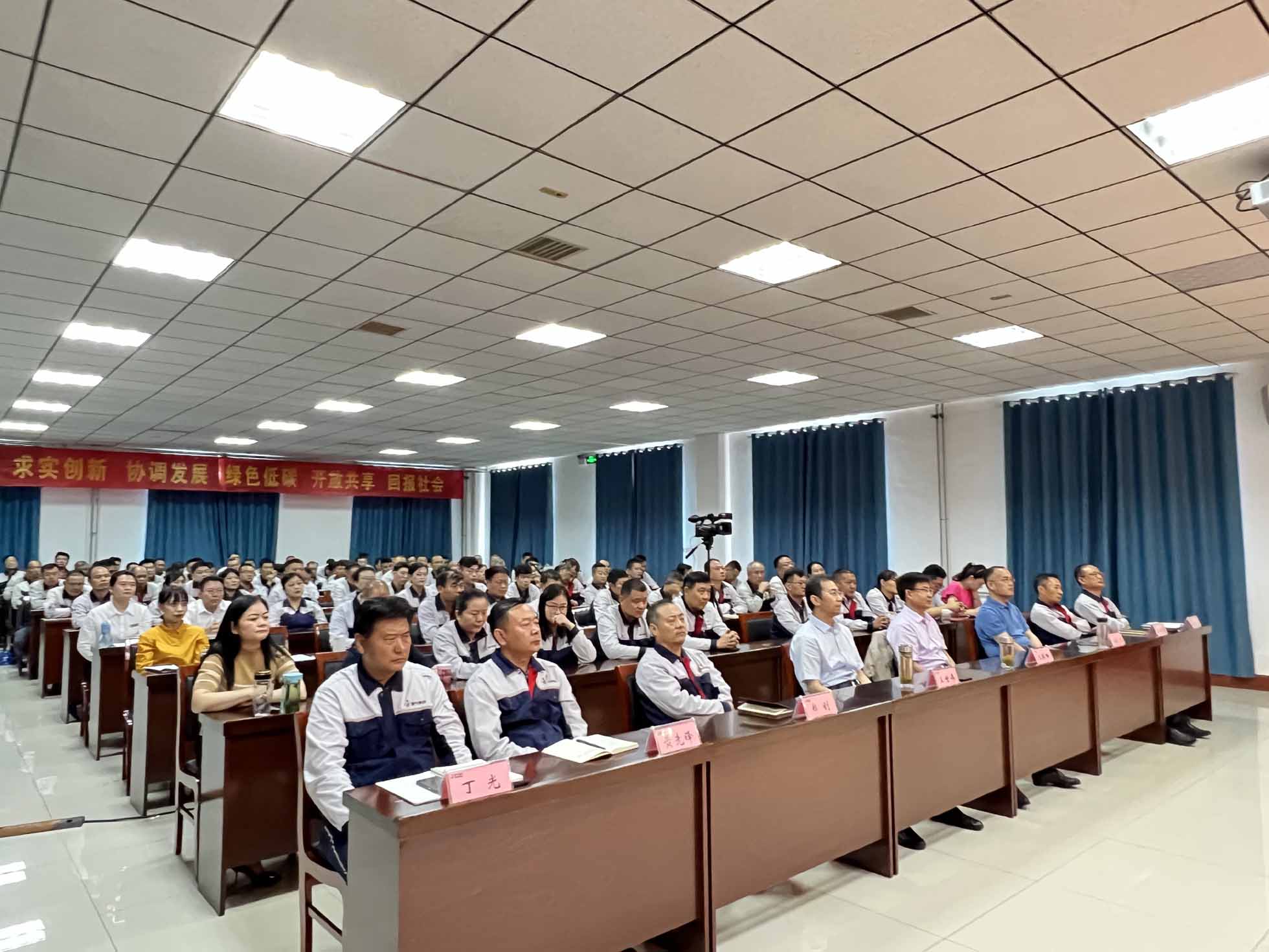 南宫app集团“讲好南宫app故事——我与南宫app共生长”巡回宣讲走进华沃水泥公司 (3).jpg