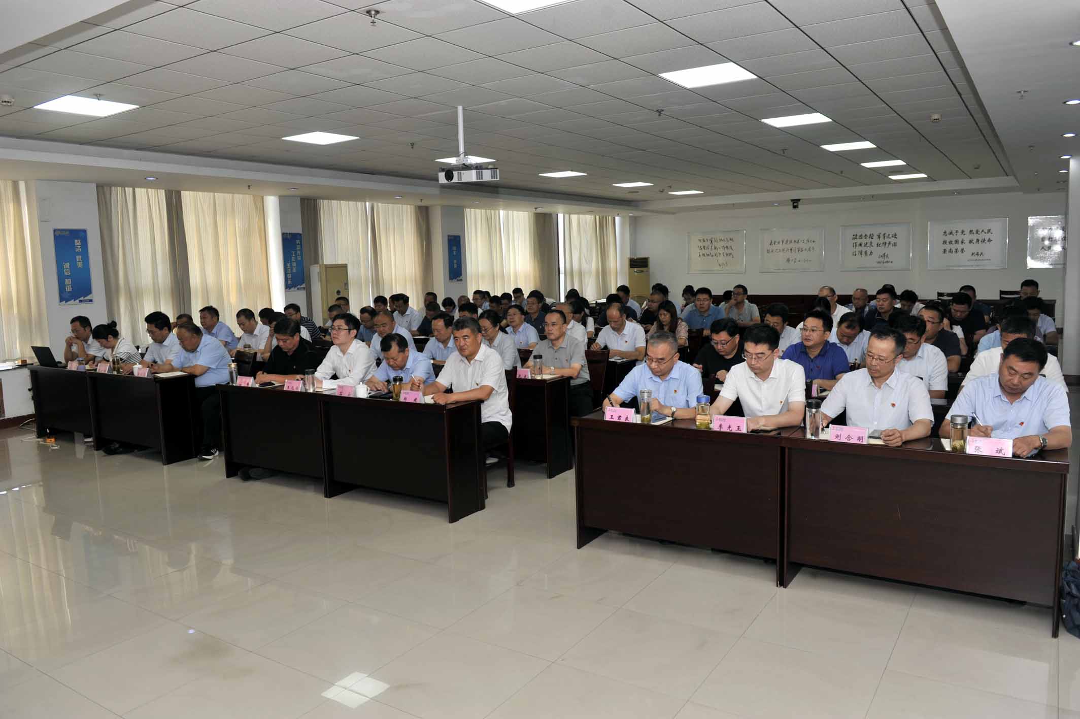 学习教育事情聚会3.jpg 学习教育事情聚会3.jpg